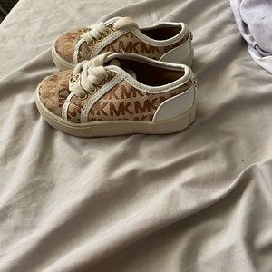 Michael Kors size 6
